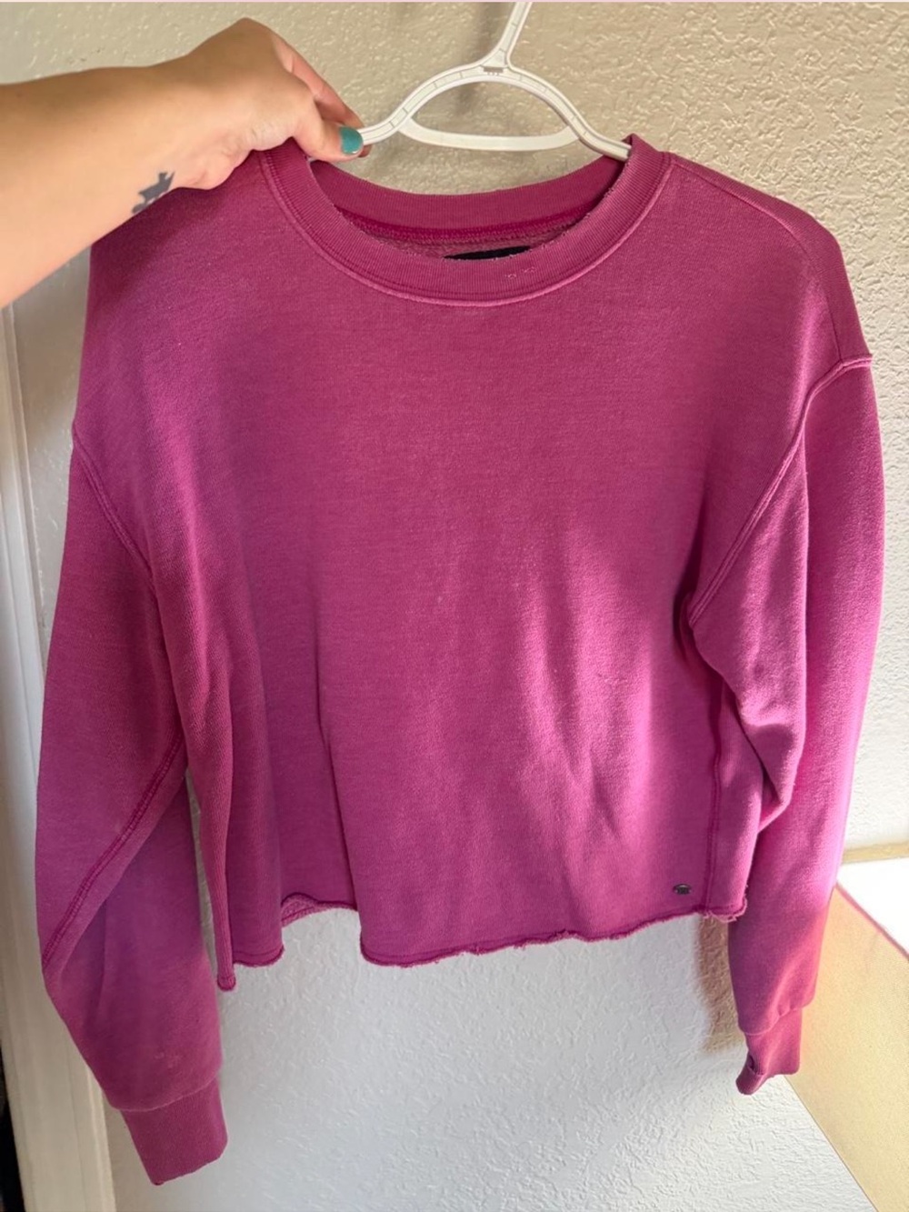 Women's American Eagle cropped sweatshirt
size small